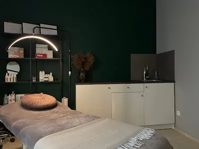 GLOWSKIN Paulina Nejmanowska